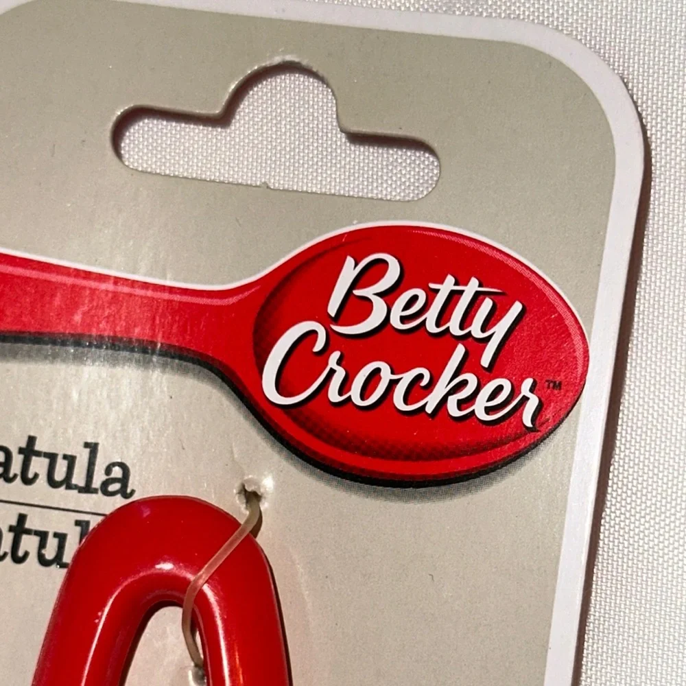 4 piece red Betty Crocker measuring baking set